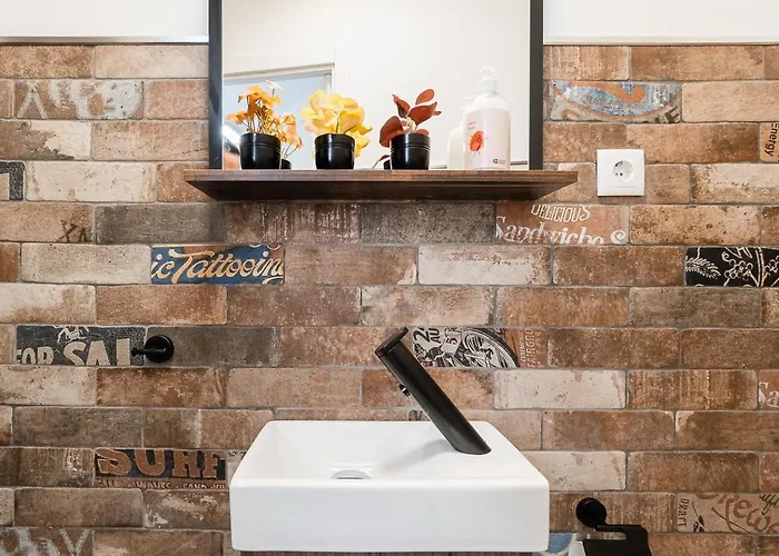 Guestready - Serene Hideout In Downtown بيت للعطل